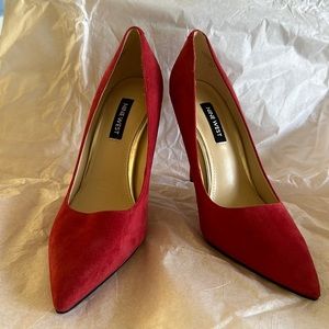 The perfect red pumps 👠